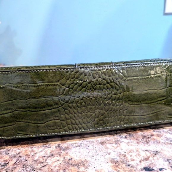 Green Crocodile Embossed Handbag - Picture 5 of 5